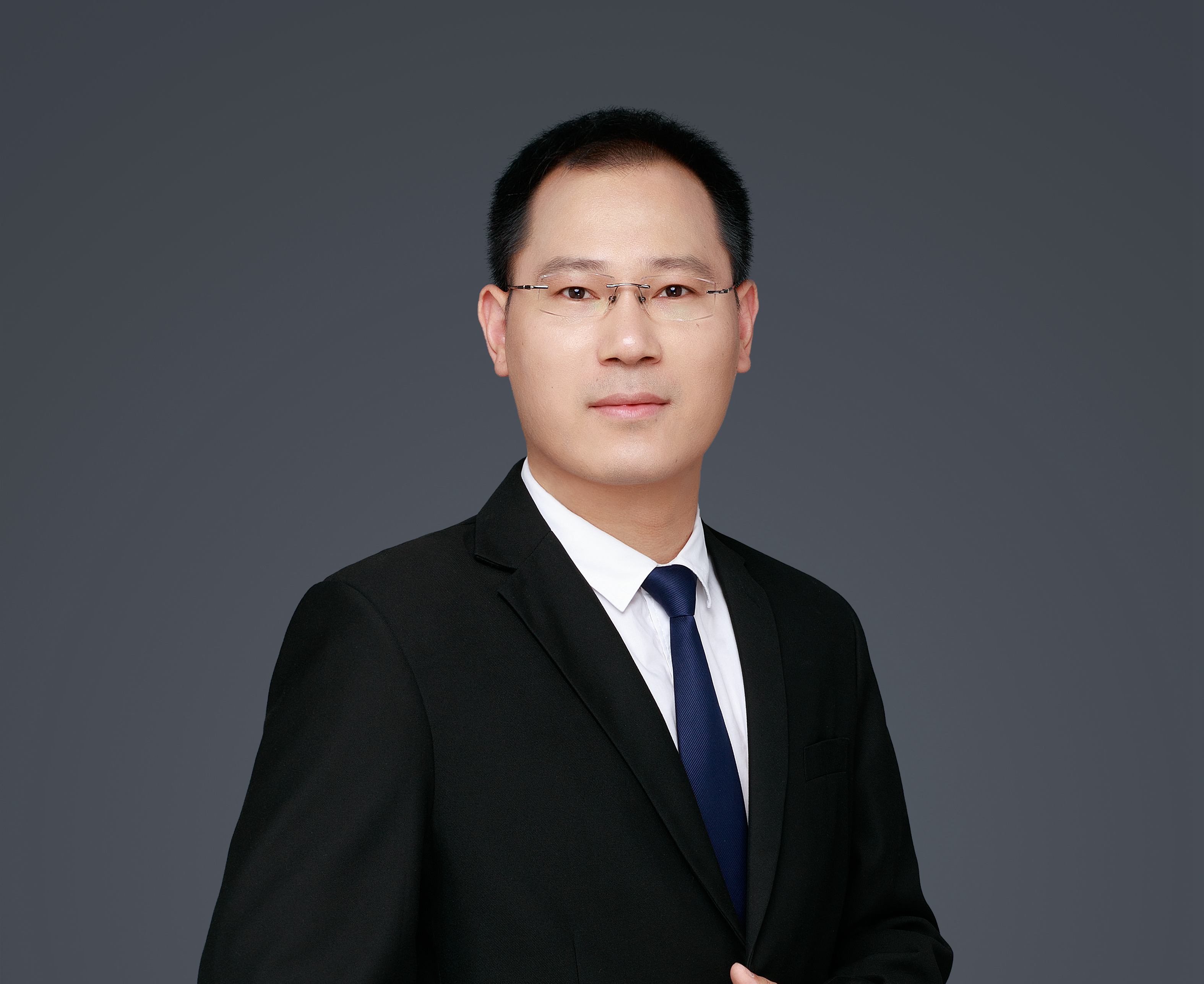 【寻访身边的榜样】科研求索孜孜无怠 培桃育李诲人不倦——记电子科学与工程学院副院长贺龙兵