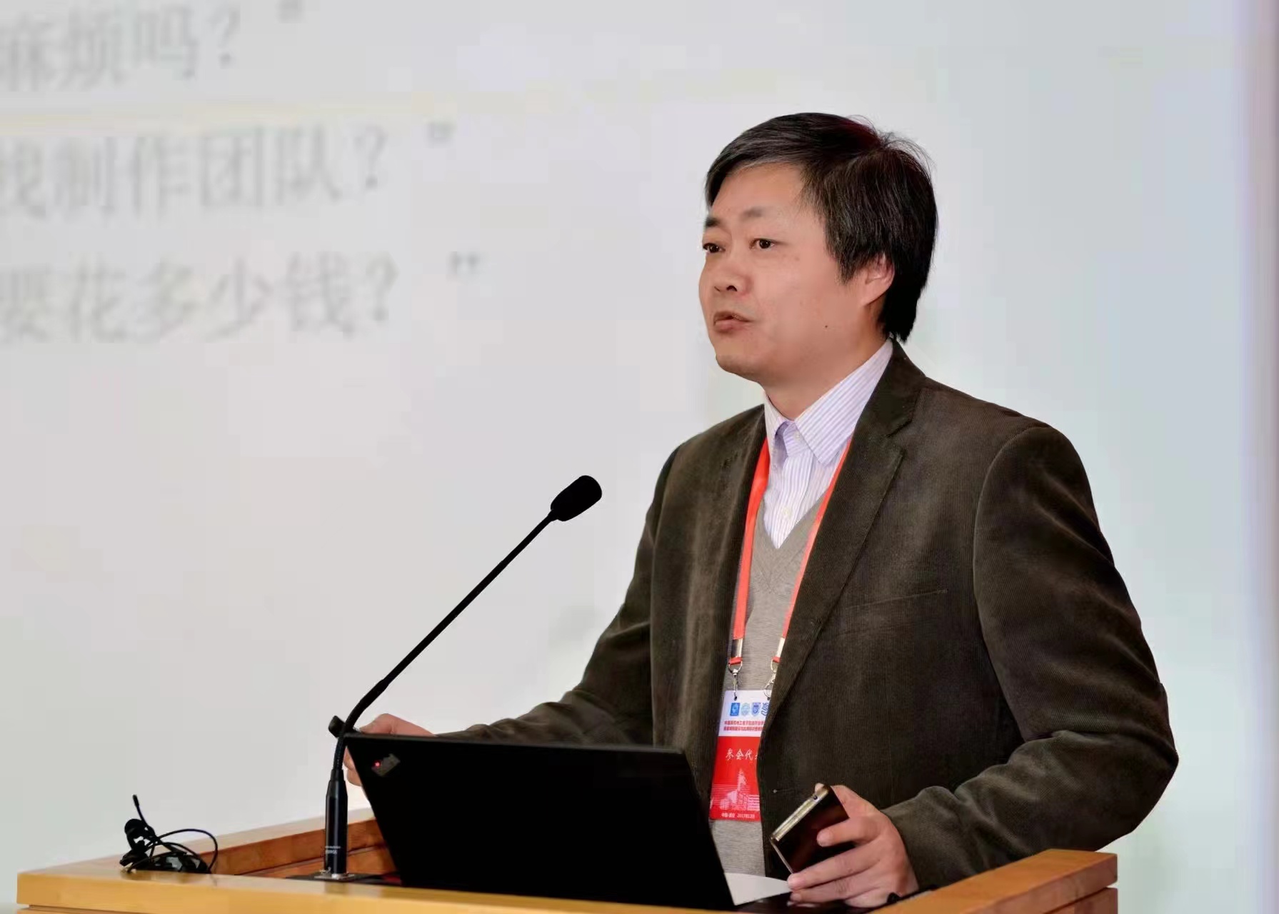 以你为镜：平凡相伴里的微光——记东南大学杰出教学奖获得者、信息科学与工程学院孟桥教授